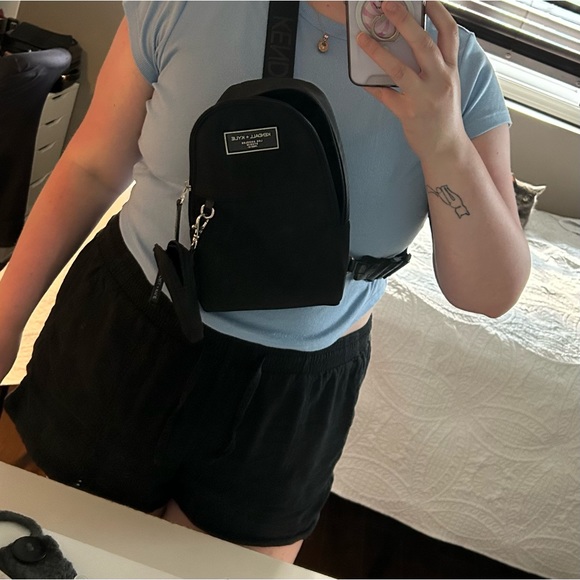 Kendall & Kylie Crossbody - Picture 2 of 3